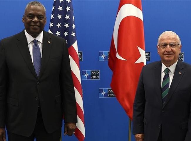 Turkish, US defense chiefs discuss Syria, regional defense