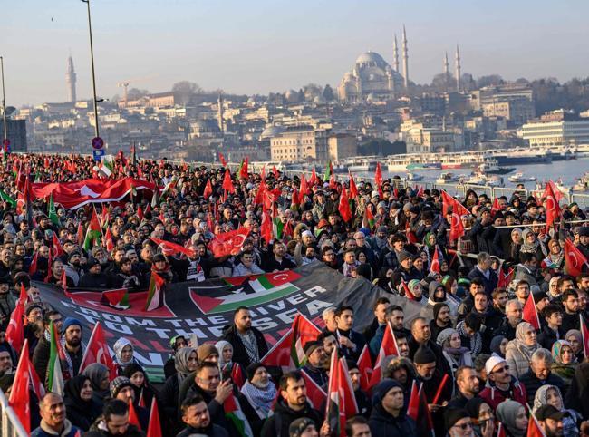 Thousands rally in Istanbul to support Palestinians