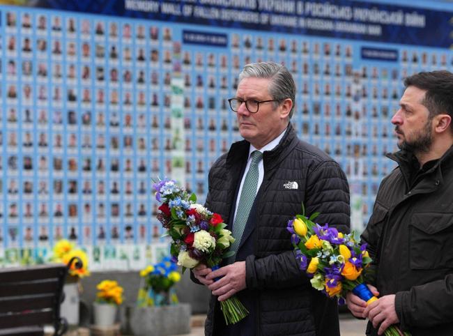 UKs Starmer inks 100-year accord during Ukraine visit