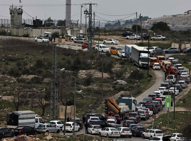 Hundreds leave West Bank camp during Israeli raid