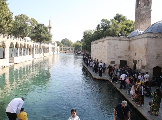 Schools set to resume after week-long break marked with travel rush