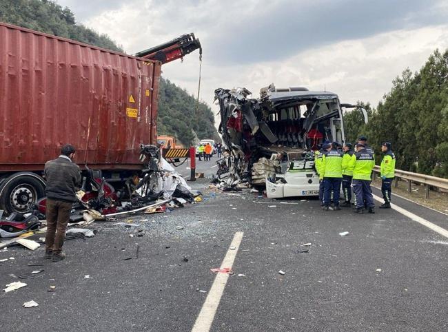 Seven dead, 11 injured in southern Türkiye bus crash