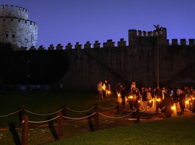 Lantern-lit night tours draw crowds into Yedikule Fortress’ eerie dungeons