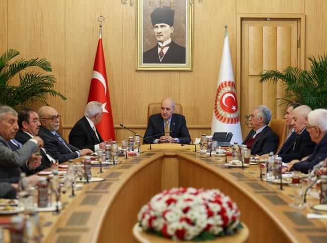 Kurtulmuş meets former Kurdish MPs on peace initiative