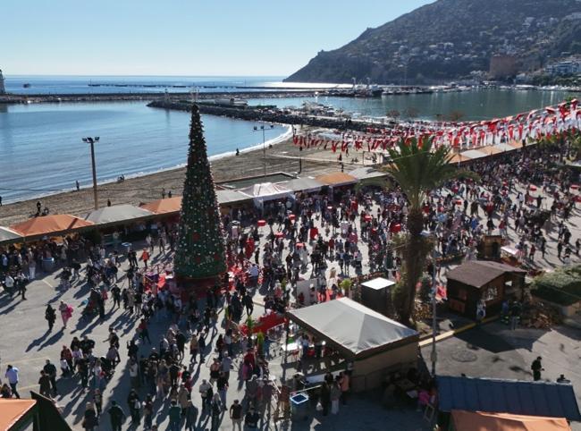 New Year travel demand rises as holiday extends into weekend