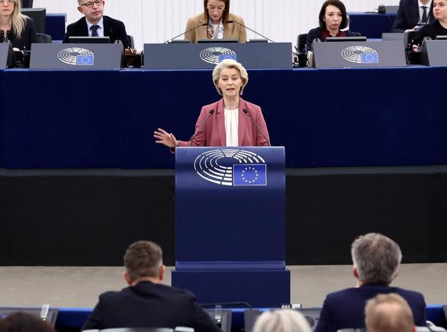 Coming days crucial for keeping Ukraine funded: EU chief