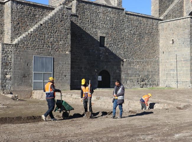 Archaeologists uncover oldest known section of Diyarbakır city walls