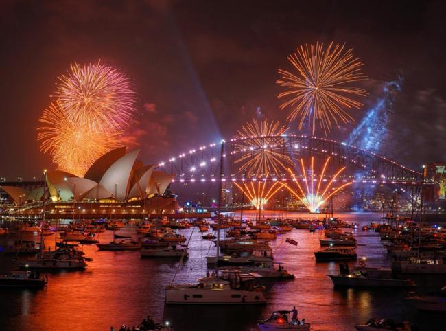 World bids farewell to a year of truces and turmoil