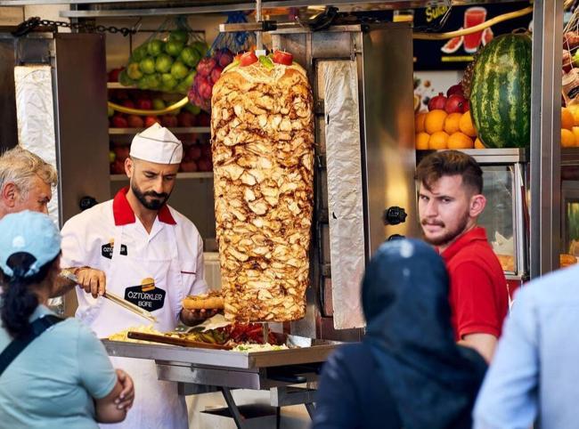 Döner, lahmacun, simit lead food orders in Türkiye in 2025