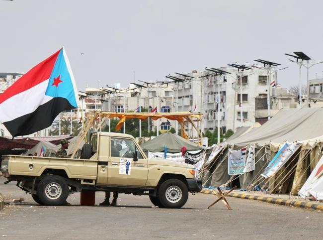 Pro-Saudi Yemen governor launches bid for military bases