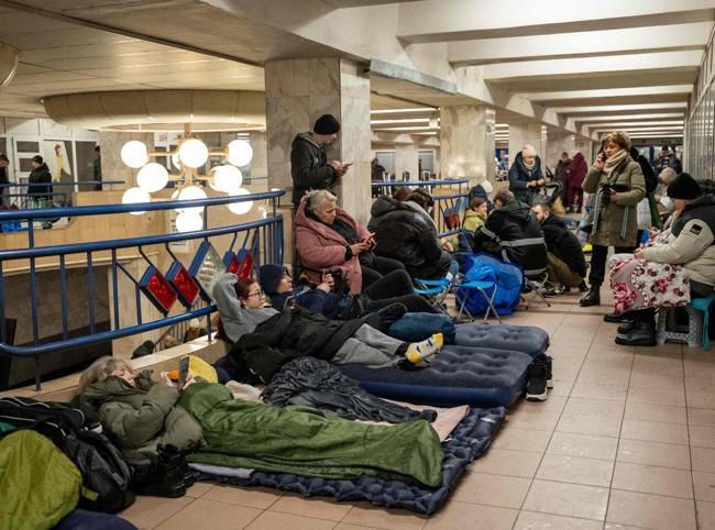 Russian strikes cut heat to Kiev, mayor calls for temporary evacuation