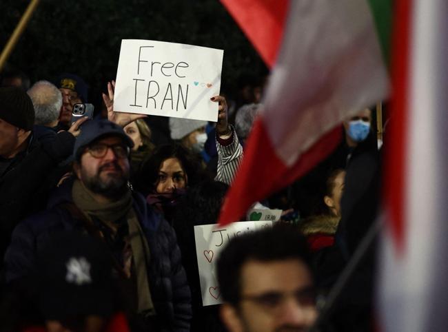 New protests erupt in Iran despite internet shutdown