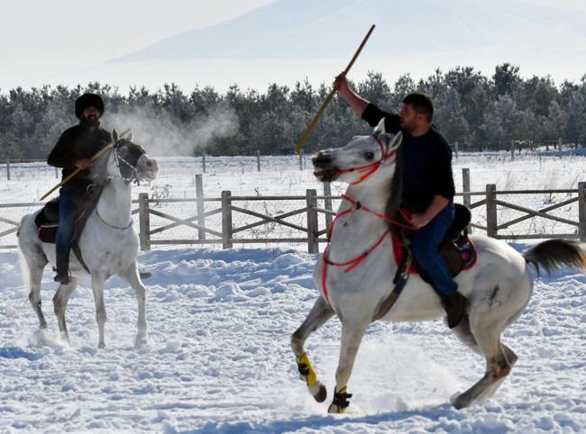 Traditional Equestrian Javelin draws growing interest in eastern Türkiye
