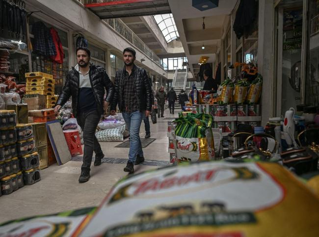 Trump signs order preparing for tariffs on Irans trade partners