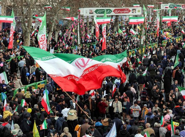 Iran marks revolution anniversary under shadow of US threat