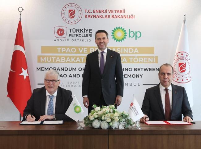 TPAO and BP sign pact on oil, natural gas cooperation