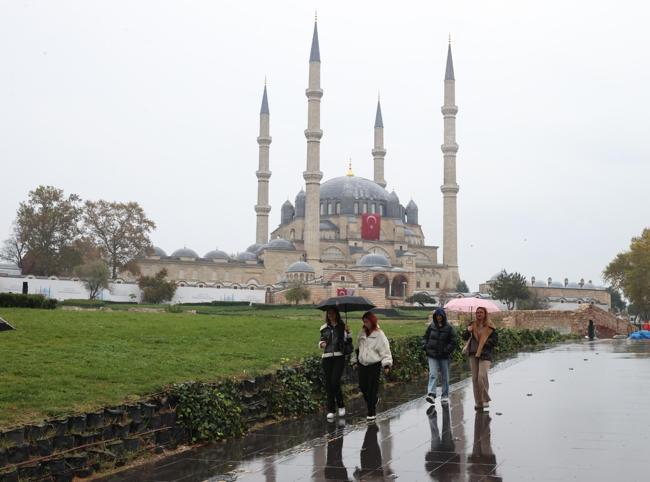 Western Türkiye braces for storm, dust after spring-like spell