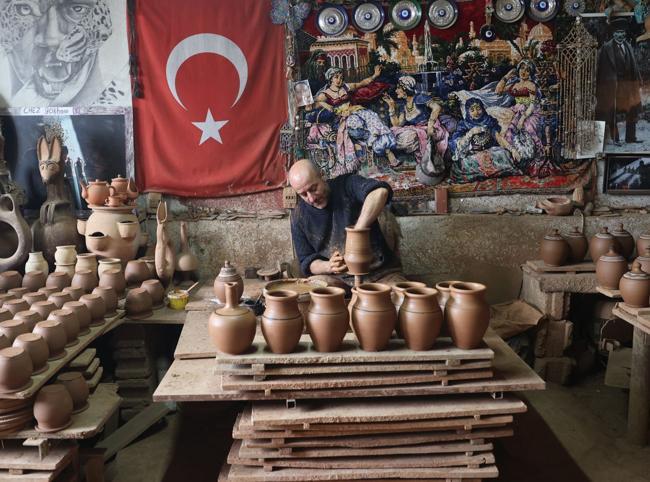 Family in Avanos keeps centuries-old pottery tradition alive