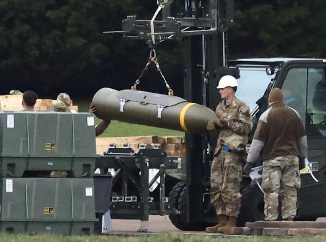 US regulator threatens broadcasters over war coverage