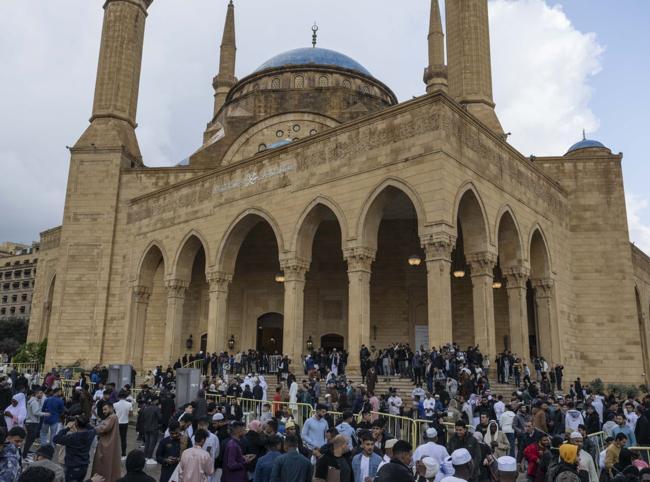 Displacement, air raid sirens weigh on Mideast Eid celebrations