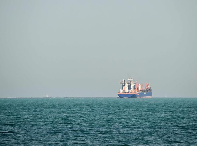 US allows limited sales of Iranian oil already at sea