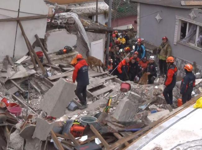 Explosion collapses two buildings in Istanbul