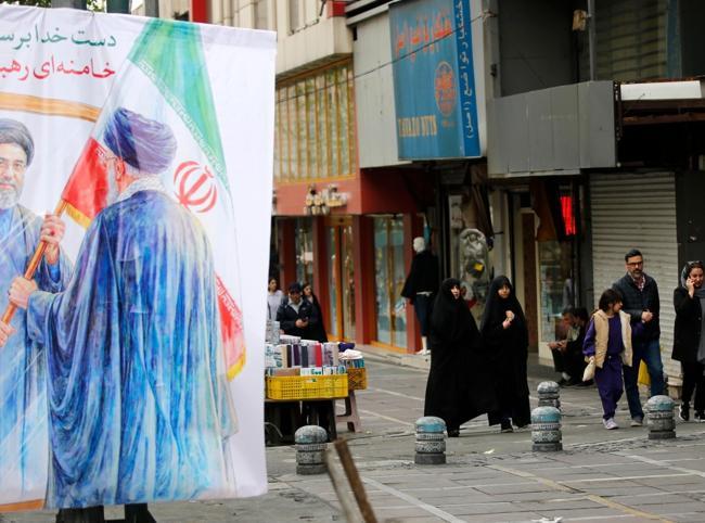 Trump mulls seizing Irans Kharg Island despite talks