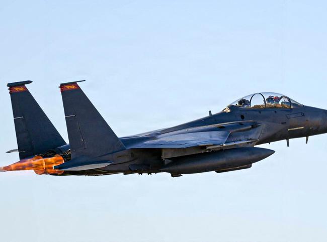 Iran, US race to find crew member of crashed American fighter jet