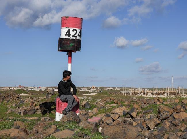 Syria says Israeli tank fire kills man in countrys south