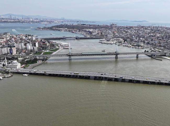 Pollution, blocked flow stain Istanbul’s Golden Horn