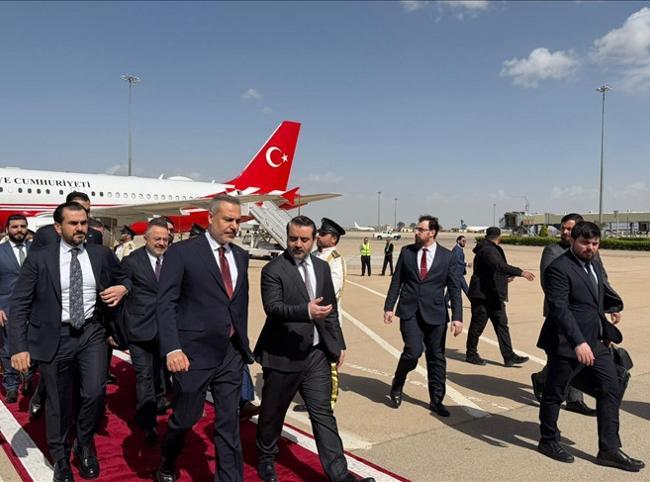 Turkish top diplomat in Syria for key talks