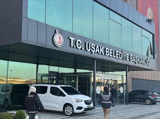 CHP seeks expulsion of detained Uşak mayor amid probe