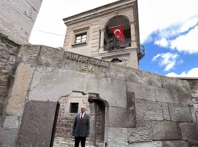 Guide marks 25 years at Mimar Sinan’s birthplace museum