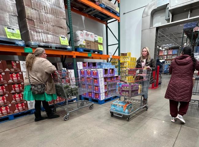 US consumer inflation rises 3.3 percent year-on-year