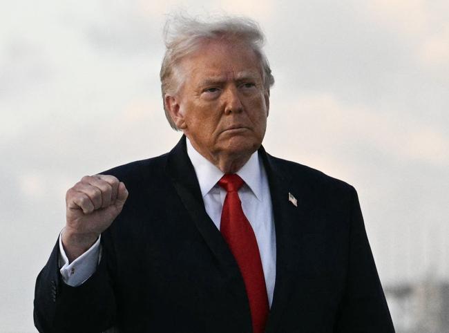 Trump threatens Strait of Hormuz blockade