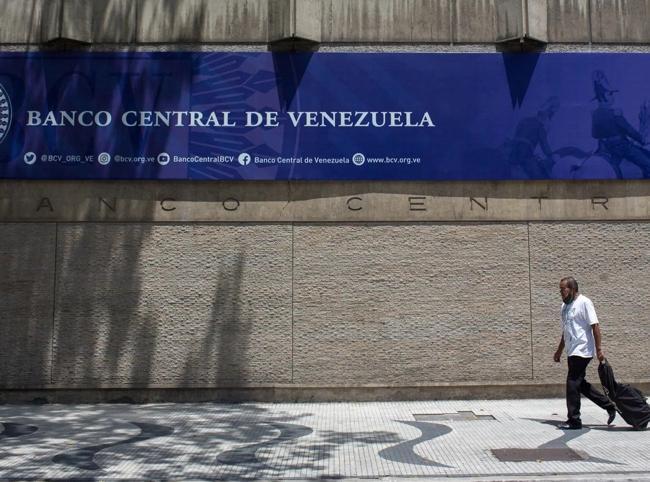 US eases sanctions on Venezuela central bank
