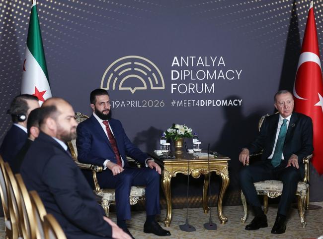 Erdoğan steps up sideline diplomacy at Antalya forum