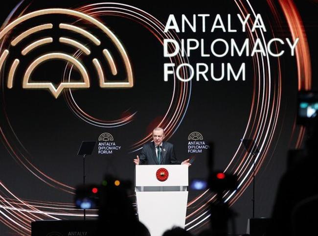 Erdoğan holds flurry of talks with leaders at Antalya forum