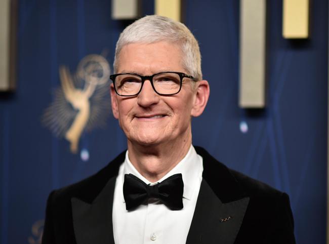 Apples Tim Cook to step down as CEO in September