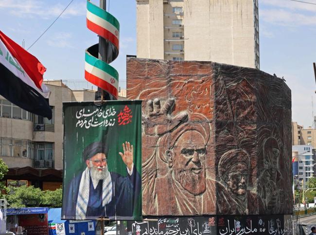 Trump tells Iran to get smart soon on nuclear deal