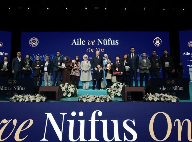 Erdoğan warns over falling birth rate, unveils family vision