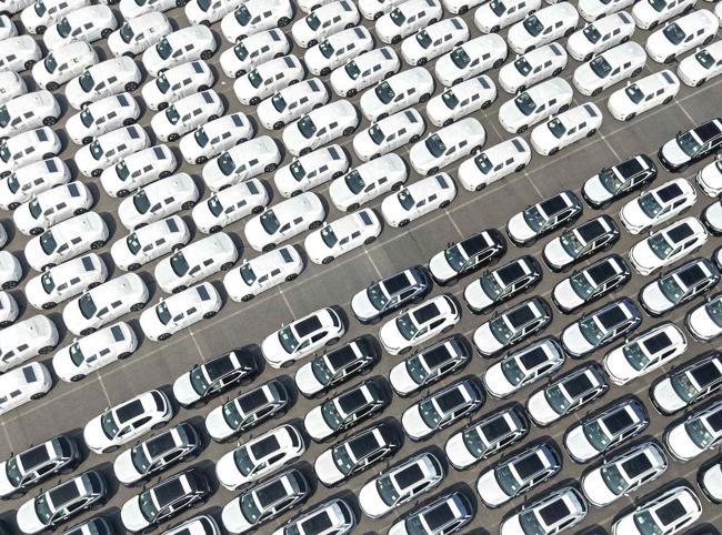 China records forecast-beating April trade figures