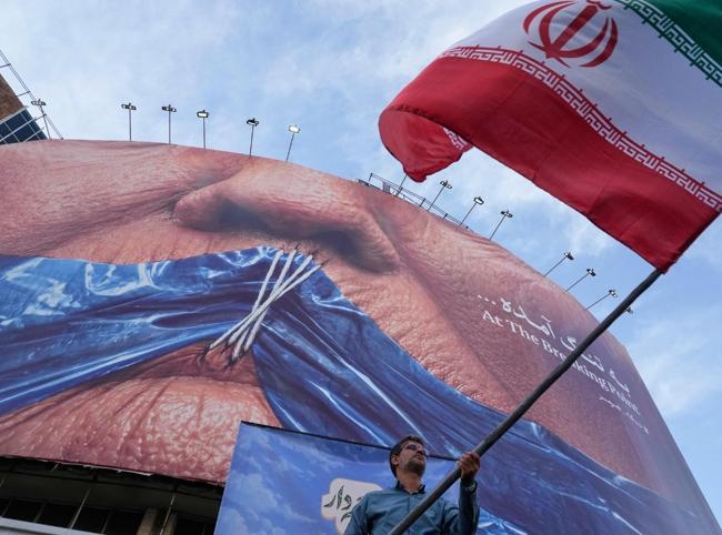 Trump rejects Iran peace terms, Tehran warns of new attacks