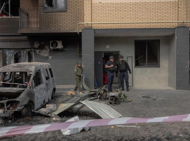 Russia pummels Kiev, killing three and denting peace hopes