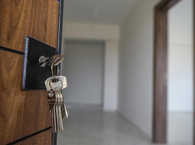 Turks’ overseas property purchases fall in March amid war impact