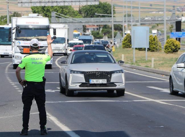 Authorities tighten traffic checks ahead of Eid rush