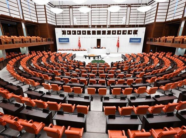 AKP proposes new rules on policing, media oversight