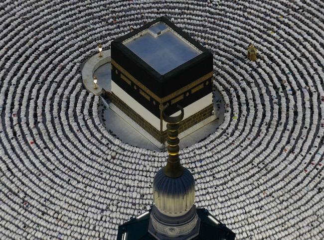 Pilgrims kick off hajj as wars trajectory hangs in the balance