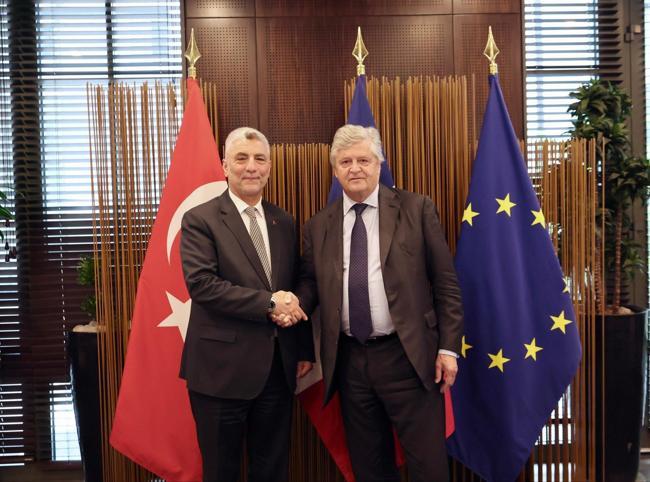 Türkiye aims to boost trade with France to $30 billion by 2030