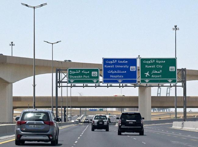 Iran targets Bahrain and Kuwait after renewed US strikes